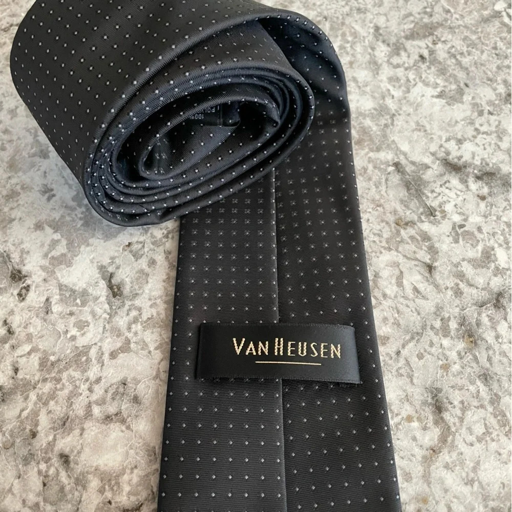 Van Heusen Black  and Silver 100% Polyester Neck Tie
